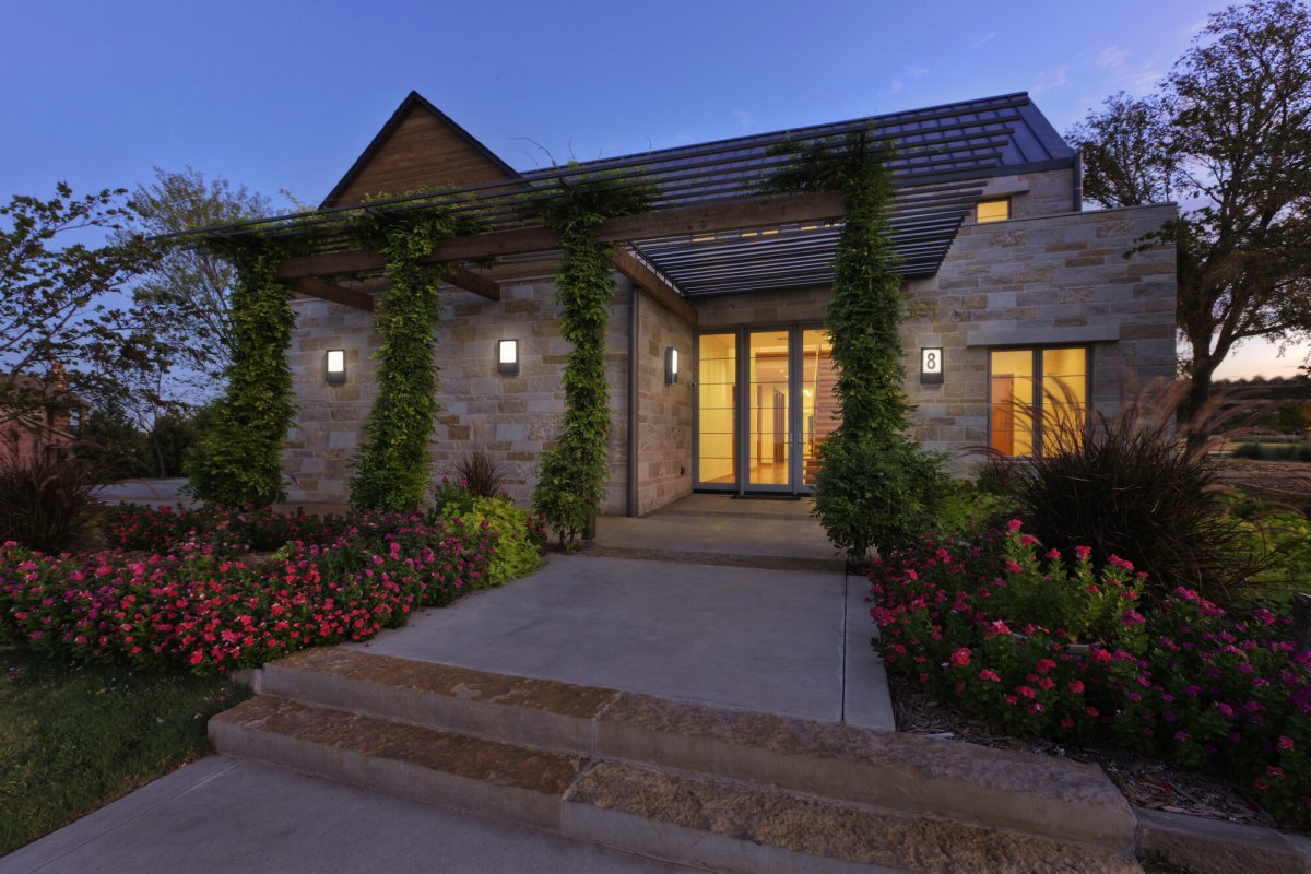 Entrance Sensor Teräs ulkovalo valmistajalta Ledvance - Entrance Sensor&nbsp;&auml;r en innovativ och stilfull fasadlampa som ger b&aring;de funktion och elegans till din entr&eacute; eller uteplats.