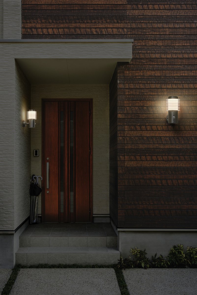 Rondo Sensor Teräs ulkovalo valmistajalta Ledvance - Med sin stilrena design och effektiva funktionalitet &auml;r denna armatur det perfekta valet f&ouml;r att b&aring;de belysa och s&auml;kerst&auml;lla ditt utomhusomr&aring;de.