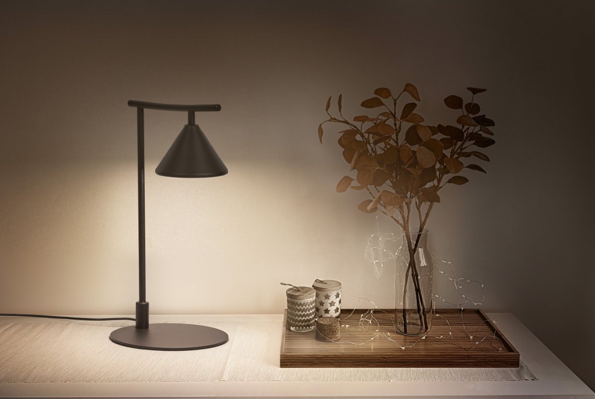 Fuji 40cm Musta pöytävalaisin valmistajalta Ledvance - Fuji &auml;r en stilren bordslampa med tidl&ouml;sa former.