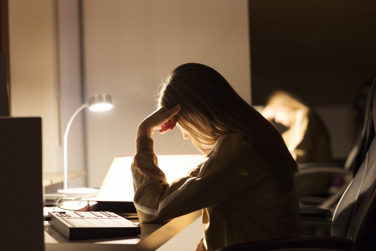 Office Cylinder 30cm Valkoinen työpöytävalaisin valmistajalta Ledvance - B&aring;da ljusstyrkan och f&auml;rgtemperaturen g&aring;r att justera i tre steg med touchbrytaren p&aring; lampfoten.