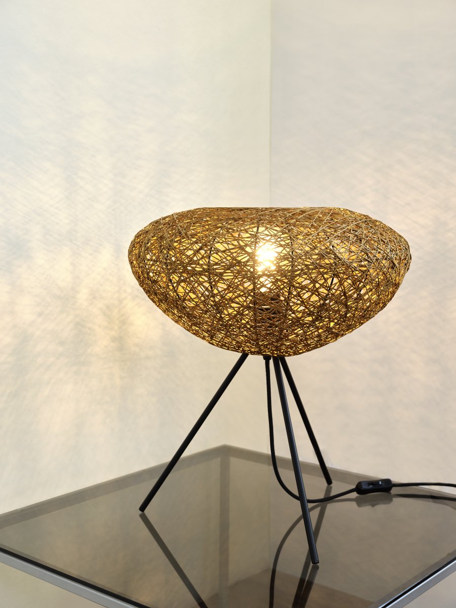 Paper Drop 48cm Luonto pöytävalaisin valmistajalta Ledvance - Paper Drop &auml;r en vacker bordslampa med bohemisk design.