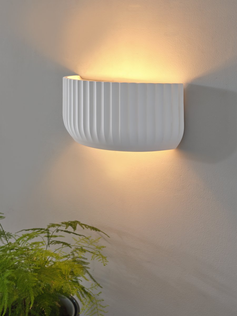 Plaster Routes 30cm Valkoinen seinävalaisin valmistajalta Ledvance - Plaster Routes &auml;r en modern v&auml;gglampa gjord av gips.