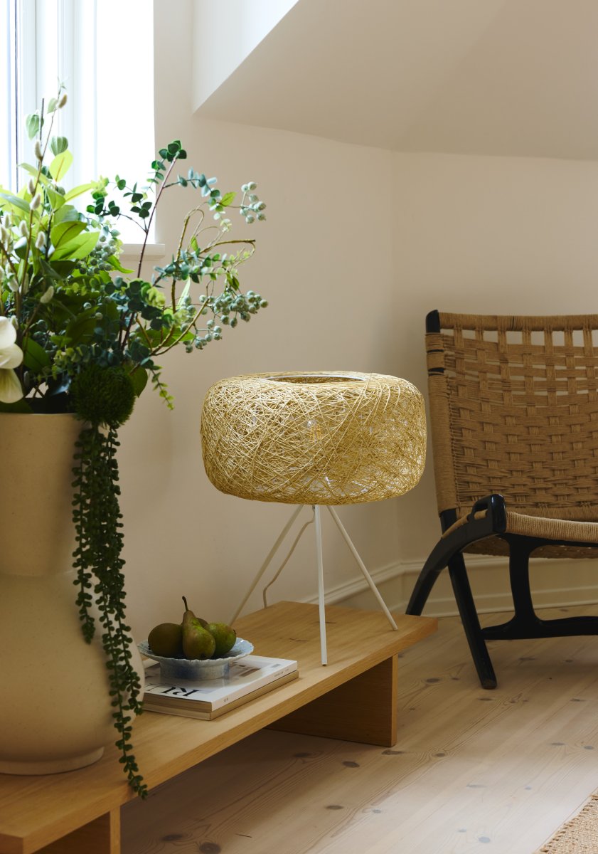 Paper Bale 48cm Luonto pöytävalaisin valmistajalta Ledvance - Paper Bale &auml;r en vacker bordslampa med bohemisk design.