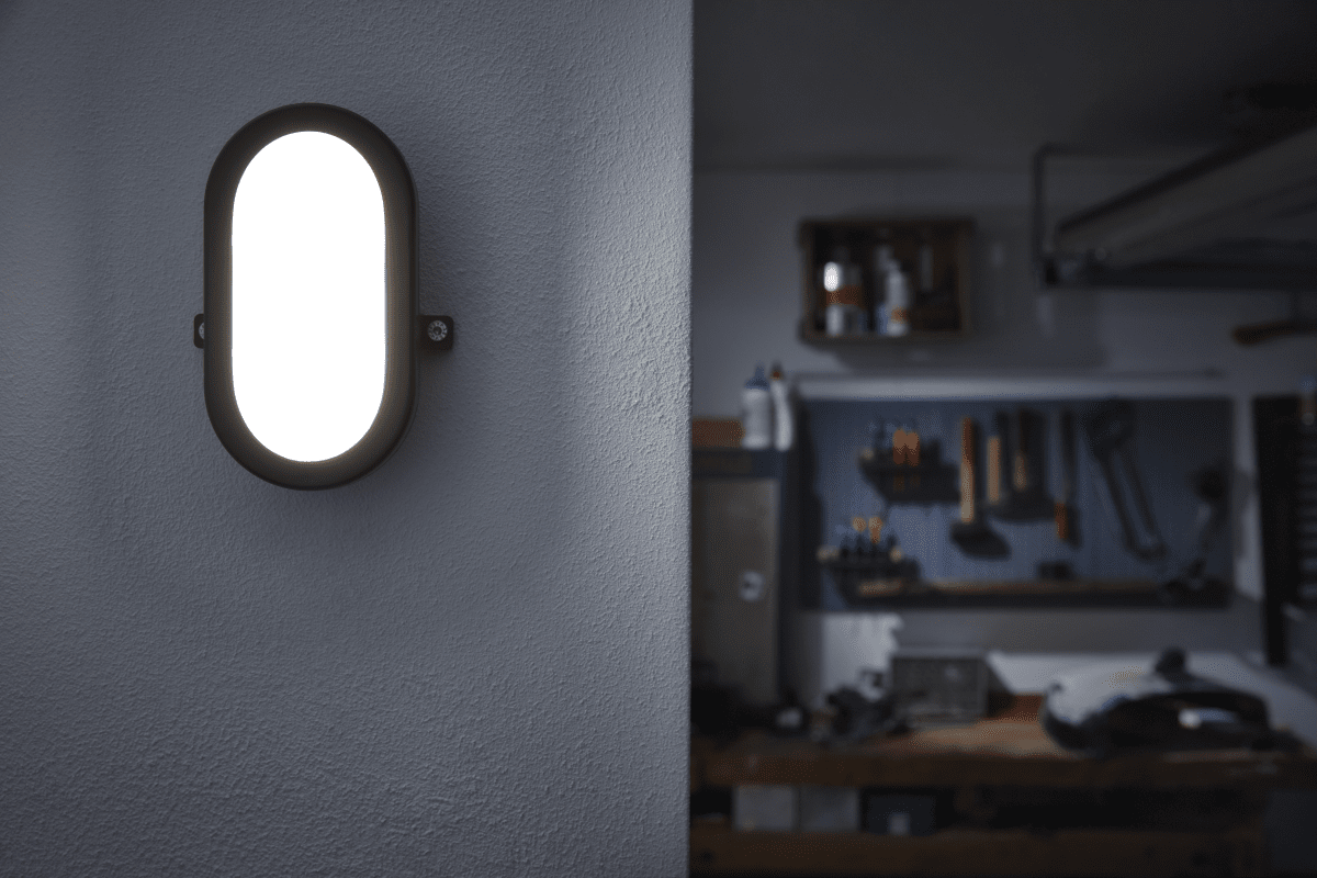 Bulkhead 11W Musta ulkovalo valmistajalta Ledvance - Bulkhead &auml;r en smidig belysningl&ouml;sning f&ouml;r dig som beh&ouml;ver en enkel lampa med bra ljus i t.