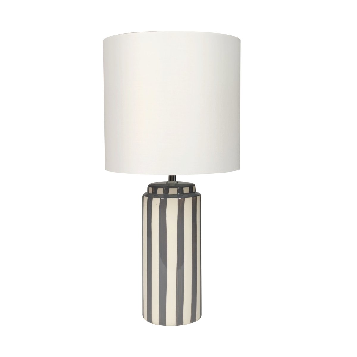 Faro 50cm Harmaa/valkoinen pöytävalaisin valmistajalta Nordic Lighting - Lampun jalka on valmistettu keraamisesta materiaalista, ja sen kermanvalkoinen jalusta ja harmaat raidat luovat eloisan mutta tasapainoisen vaikutelman.