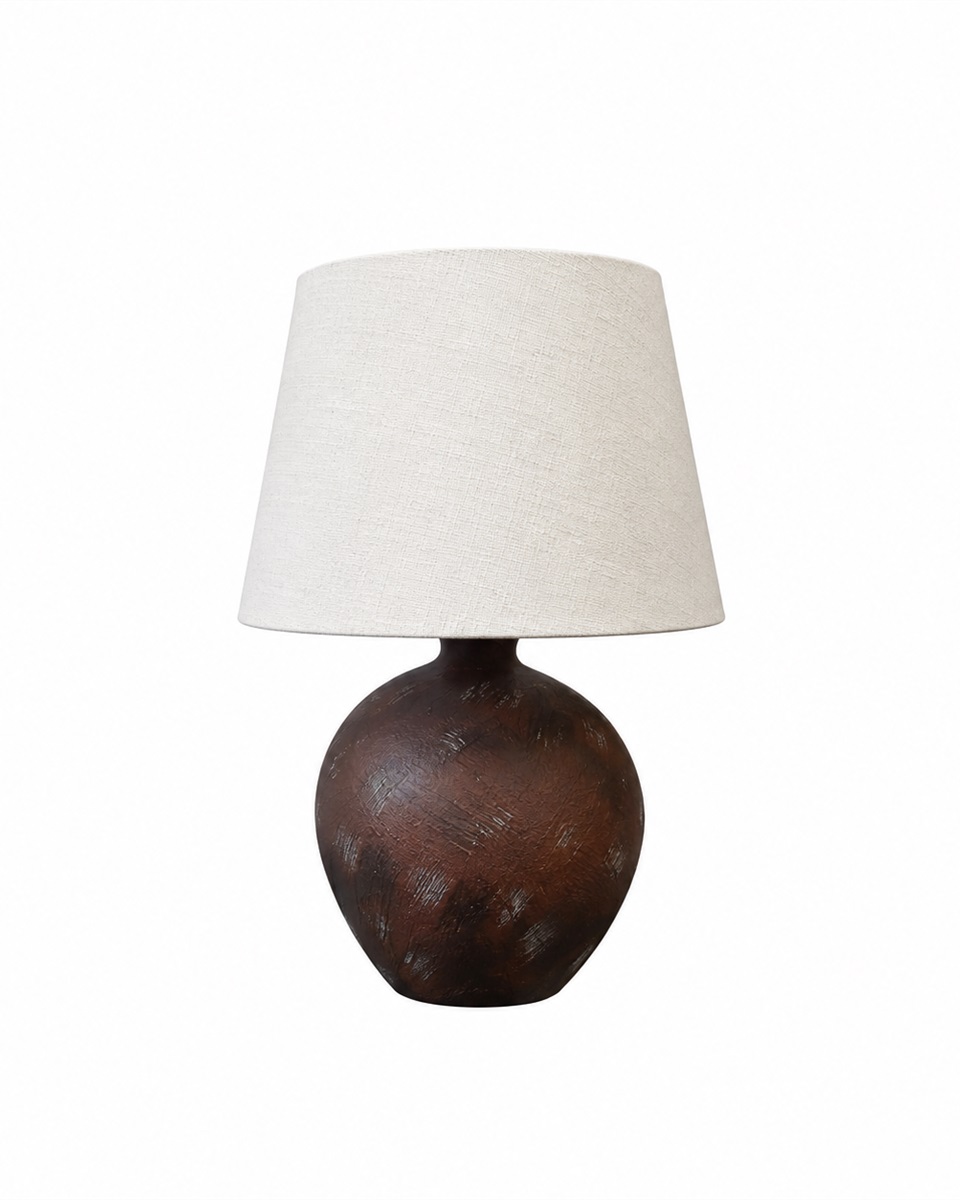 Bellmini 30cm Tummanruskea pöytävalaisin valmistajalta Nordic Lighting - Klassinen muoto ja lämmin värisävy luovat ajattoman ja kodikkaan tunnelman.