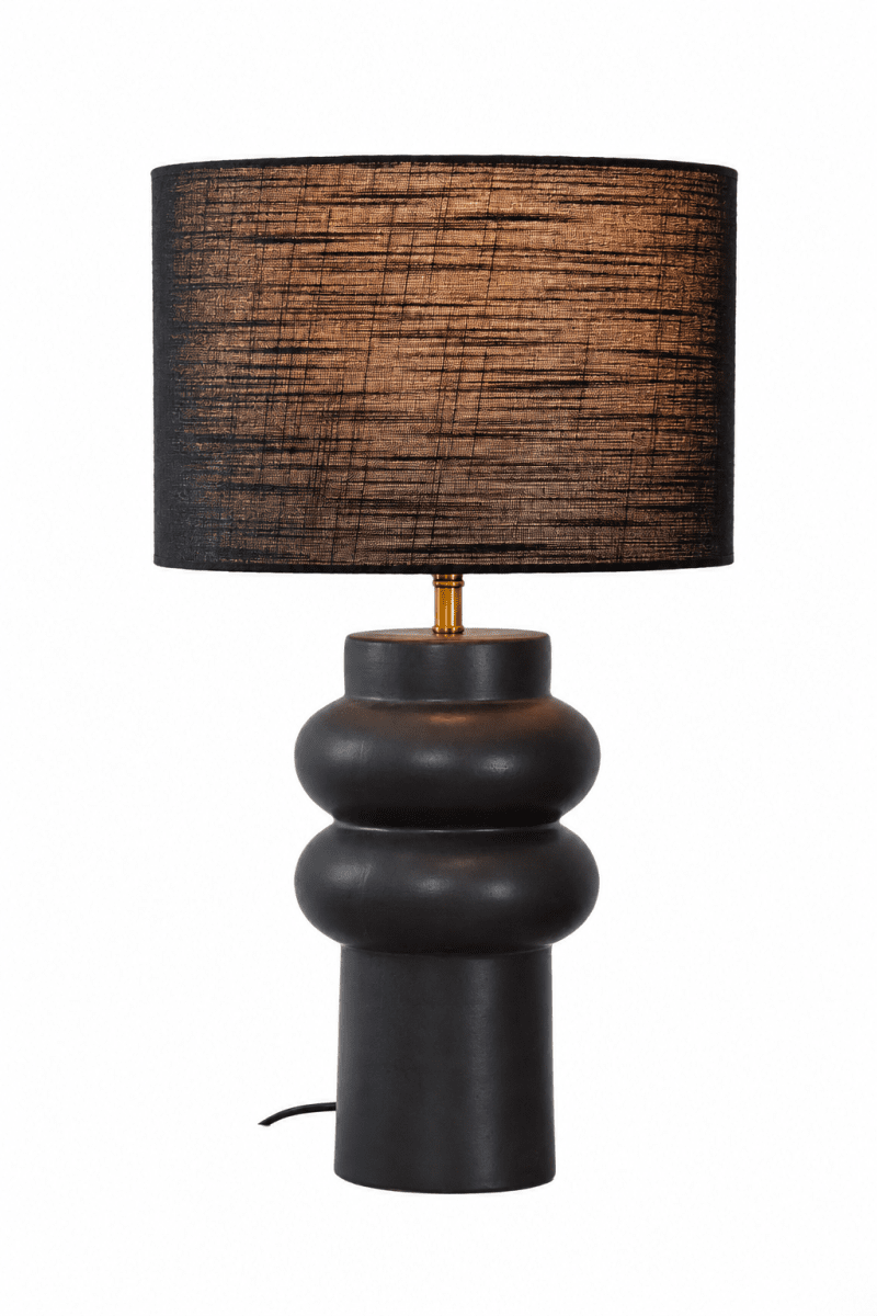 Anelli 56cm Musta pöytävalaisin valmistajalta Nordic Lighting - Ainutlaatuinen, veistoksellinen muoto ja tumma v&auml;ris&auml;vy antavat modernin ja hienostuneen ilmeen.
