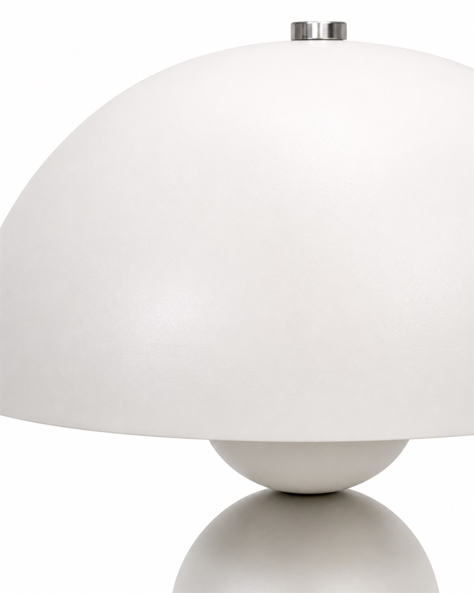 Capello 35cm Valkoinen pöytävalaisin valmistajalta Nordic Lighting - Valaisimessa on py&ouml;ristetty varjostin ja pehme&auml;sti muotoiltu jalka, joka luo harmonisen tasapainon muotojen v&auml;lille.