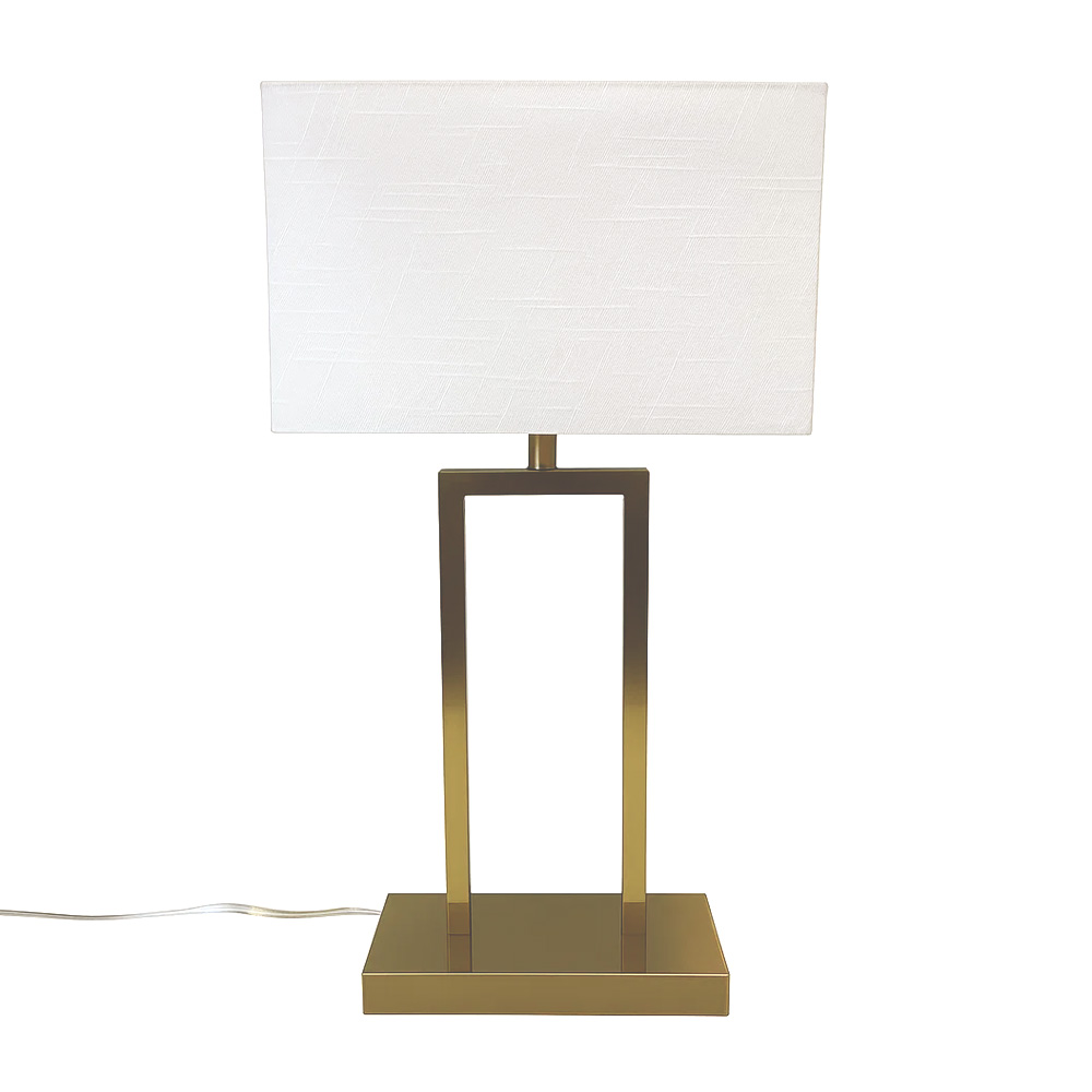Gemma 52cm Messinki pöytävalaisin valmistajalta Nordic Lighting - Elegantti metallinen p&ouml;yt&auml;valaisin tyylikk&auml;&auml;ll&auml; messingill&auml; viimeistellyll&auml; viimeistelyll&auml;, joka antaa l&auml;mpim&auml;n ja eksklusiivisen vaikutelman.