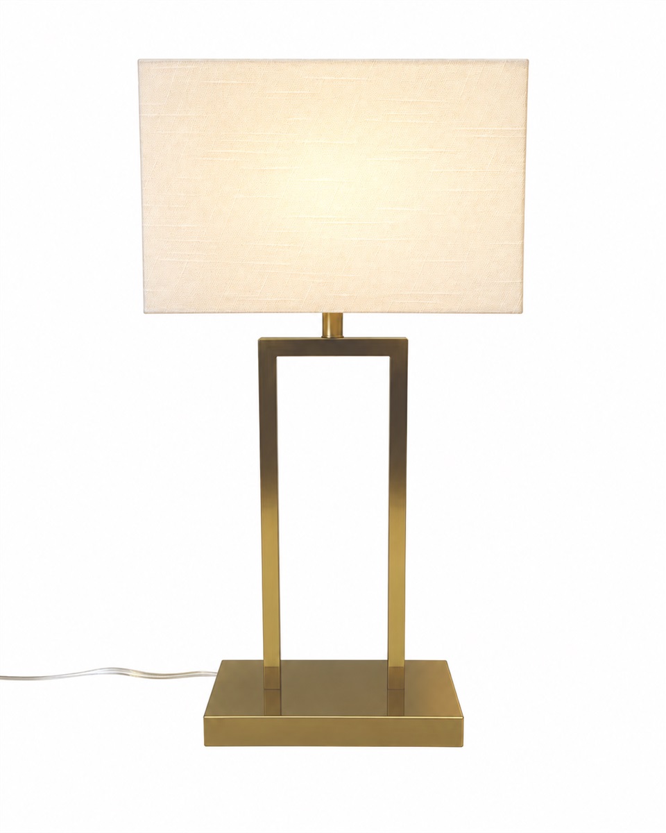 Gemma 52cm Messinki pöytävalaisin valmistajalta Nordic Lighting - Elegantti metallinen p&ouml;yt&auml;valaisin tyylikk&auml;&auml;ll&auml; messingill&auml; viimeistellyll&auml; viimeistelyll&auml;, joka antaa l&auml;mpim&auml;n ja eksklusiivisen vaikutelman.