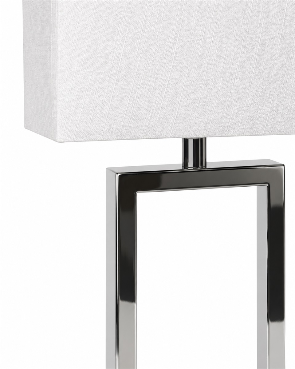 Gemma 52cm Kromi pöytävalaisin valmistajalta Nordic Lighting - Valkoinen, suorakulmainen tekstiilivarjostin levitt&auml;&auml; pehme&auml;&auml; ja miellytt&auml;v&auml;&auml; valoa, joka sopii t&auml;ydellisesti sek&auml; makuuhuoneisiin, olohuoneisiin ett&auml; eteisiin.