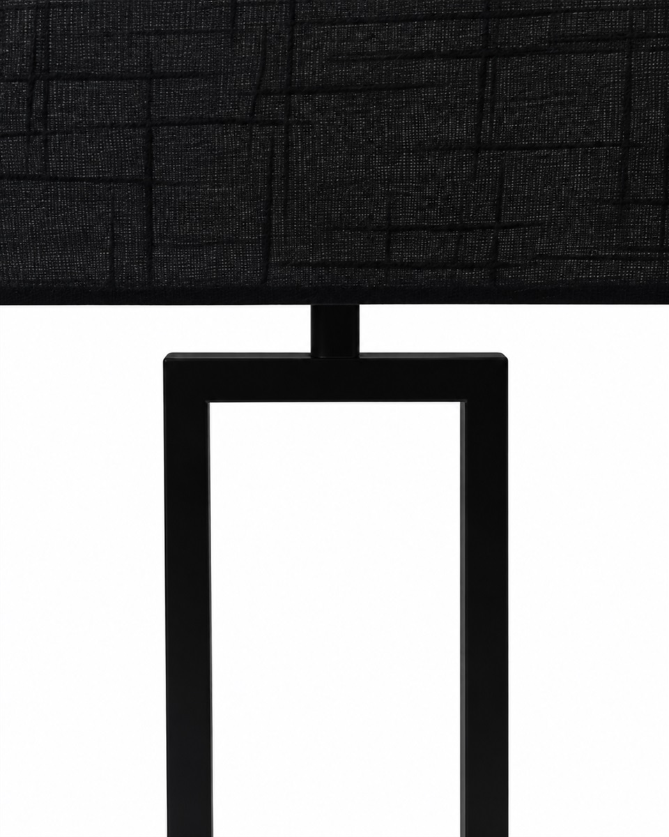 Gemma 52cm Musta pöytävalaisin valmistajalta Nordic Lighting - Ajaton valaisin, joka yhdist&auml;&auml; klassisen ja modernin muotoilun.