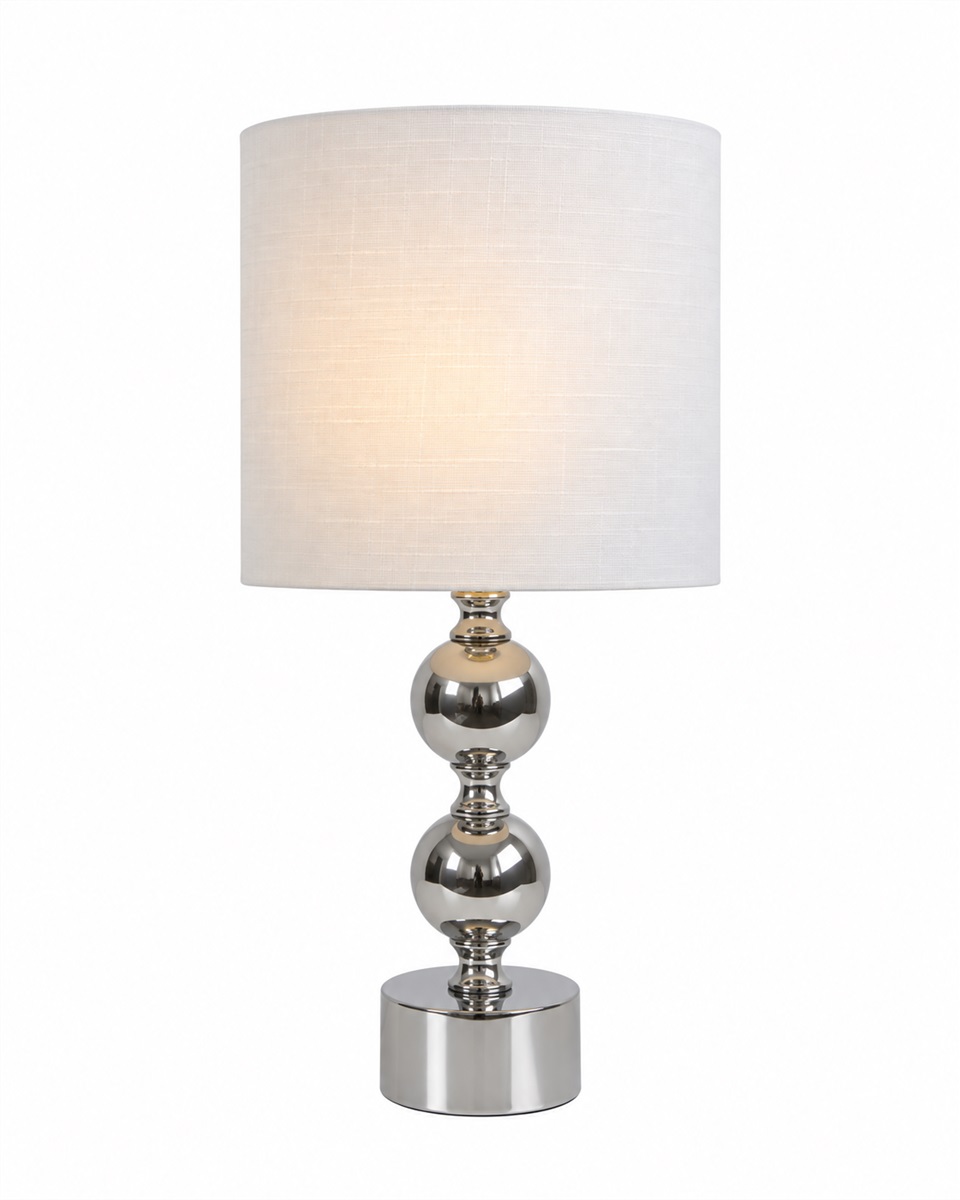 Circolo 48cm Kromi/valkoinen pöytävalaisin valmistajalta Nordic Lighting - Circolo-p&ouml;yt&auml;valaisimessa yhdistyv&auml;t koristeellinen metallijalka, elegantti kromipinta ja klassinen valkoinen pellavavarjostin.