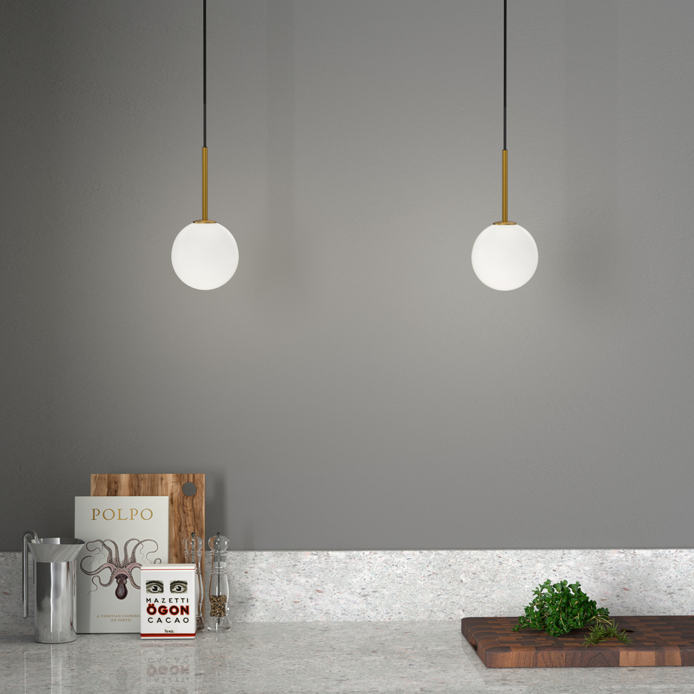 Ballon Ø14 Messinki/kulta kattovalaisin valmistajalta Herstal - Placera Ballon pendel i ditt vardagsrum som ett kluster eller k&ouml;k f&ouml;r att ge ditt hem en trendig, ungdomlig atmosf&auml;r och en str&aring;lande personlighet eller varf&ouml;r inte &ouml;ver nattduksbordet!