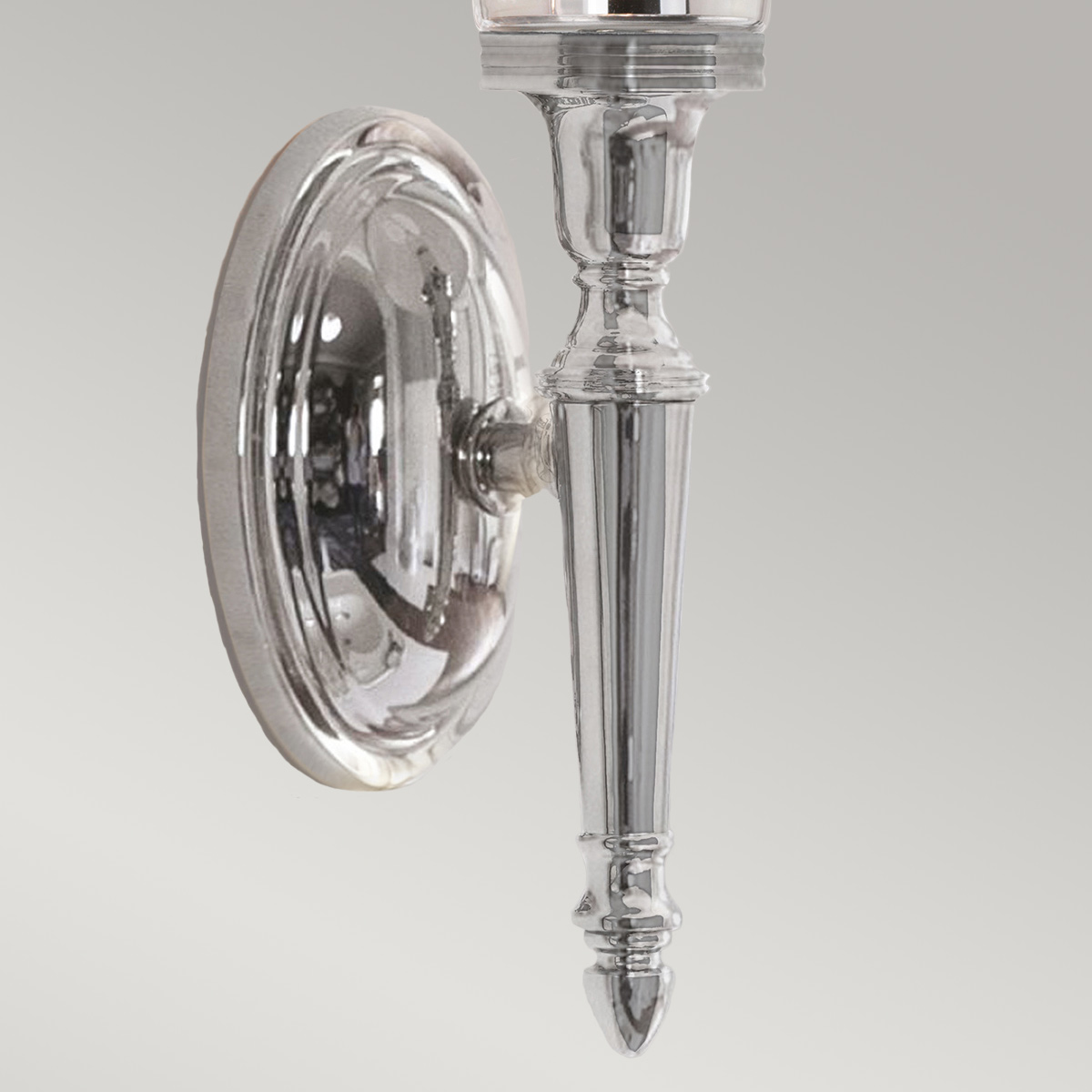 Dryden 40cm Kiillotettu kromi kylpyhuoneen valaisin valmistajalta Elstead Lighting - Dryden-seinävalaisin on klassinen ja tyylikäs valaisin, joka on valmistettu korkealaatuisista messinkimateriaaleista ja takaa monen vuoden luotettavan käytön.