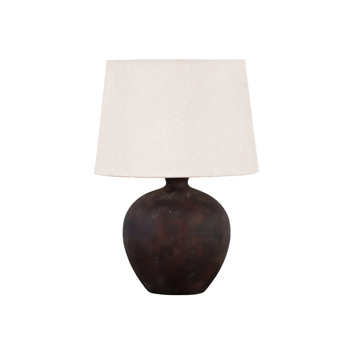 Bella 42cm Tummanruskea pöytävalaisin valmistajalta Nordic Lighting - Klassinen muoto ja l&auml;mmin v&auml;ris&auml;vy luovat ajattoman ja kodikkaan tunnelman.