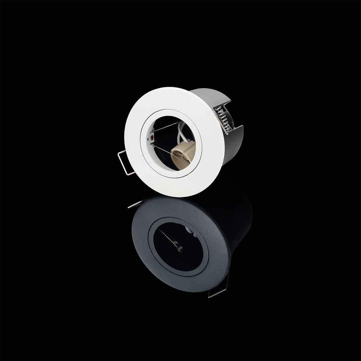 Tenny Downlight GU10 Valkoinen valmistajalta Designlight - T&auml;m&auml; alasvalo on suunniteltu GU10-kantaisille valonl&auml;hteille, ja se antaa sinulle t&auml;yden joustavuuden valita oma valonl&auml;hteesi halutun kirkkauden ja valon l&auml;mp&ouml;tilan perusteella.