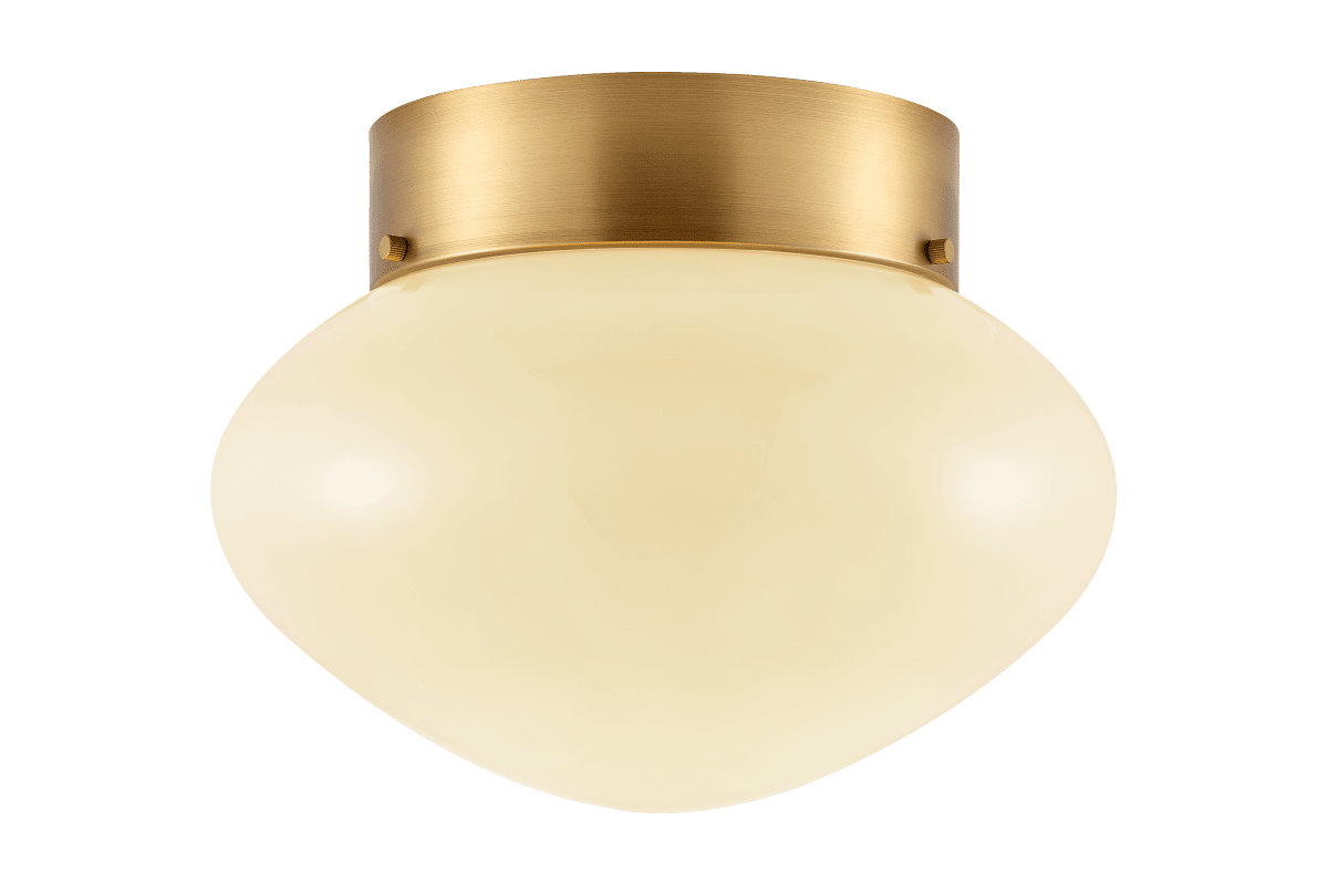 Zoomaa kuva kohteesta Veno Ø30 Antiikkimessinki/beige plafondi valmistajalta Aneta Lighting - Beige lasivarjostin levitt&auml;&auml; pehme&auml;&auml; ja miellytt&auml;v&auml;&auml; valoa, kun taas antiikkimessinkipintaiset metalliset yksityiskohdat antavat valaisimelle elegantin ja ajattoman luonteen.