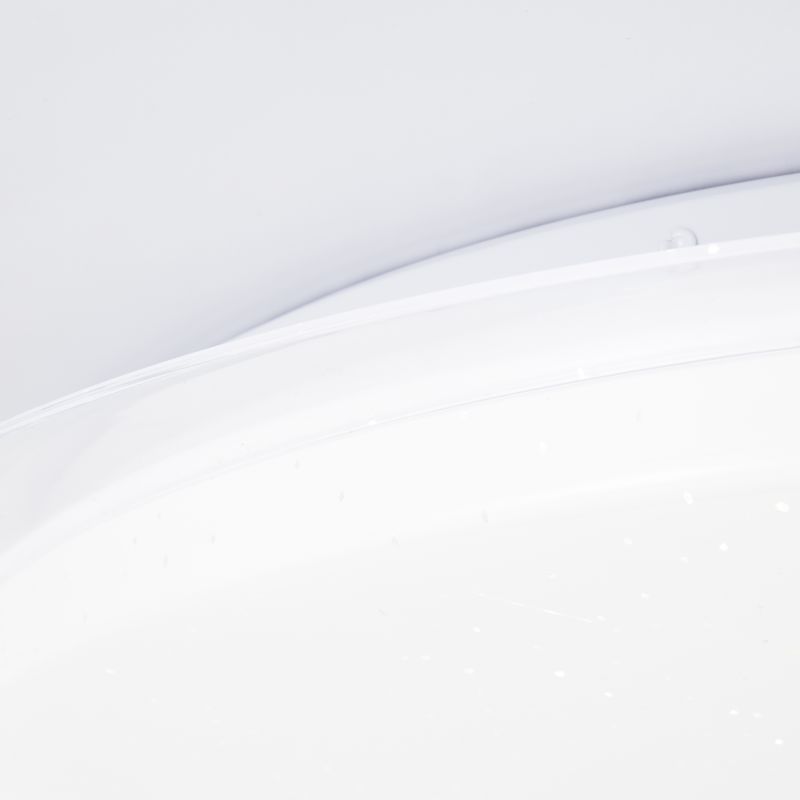 Vittoria Ø57 Valkoinen lasten valaisin valmistajalta Brilliant - Vittoria on ajaton kattovalaisin, joka yhdist&auml;&auml; tyylikk&auml;&auml;n muotoilun ja korkean toimivuuden.