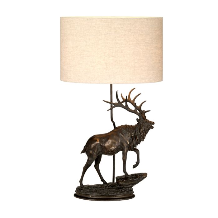 Angus 80cm Pronssi pöytävalaisin valmistajalta Elstead Lighting - Angus on ainutlaatuinen ja koristeellinen p&ouml;yt&auml;valaisin, joka on taatusti katseenvangitsija huoneessa.