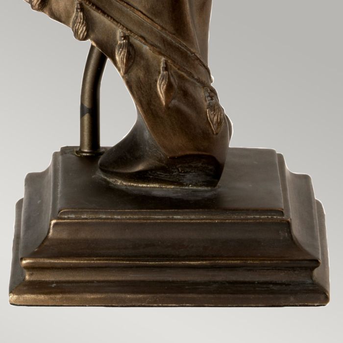 Eclipse 38cm Pronssi pöytävalaisin valmistajalta Elstead Lighting - Lampun jalusta koostuu yksityiskohtaisesta hevosen rintakuvasta, jonka pronssinvärinen patinoitu viimeistely antaa sille ainutlaatuisen ja ajattoman ilmeen.