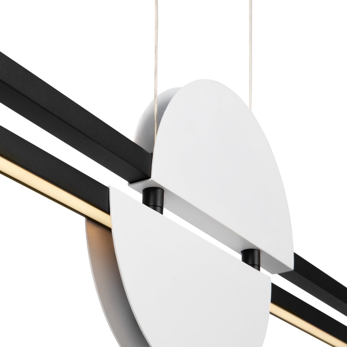 Skyline 110cm Musta kattovalaisin valmistajalta Maytoni - Sisäänrakennetulla LED-valonlähteellä ja 4000K värilämpötilalla tämä riipus tuo kotiisi tyyliä ja toimivuutta.