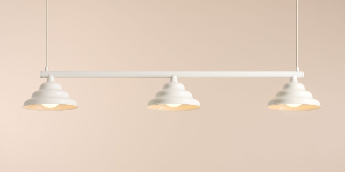 Wave 106cm Kermanvalkoinen kattovalaisin valmistajalta Artera - Wave on moderni riipus retro-designilla, joka tekee siitä monipuolisen valaistuksen ja sopii jokaiseen kotiin.