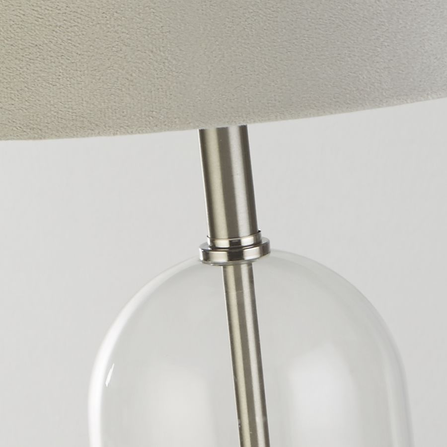 Oxford 44cm Harmaa pöytävalaisin valmistajalta Searchlight - Oxford-p&ouml;yt&auml;valaisin yhdist&auml;&auml; klassisen muotoilun moderniin tyyliin suloisella tavalla.