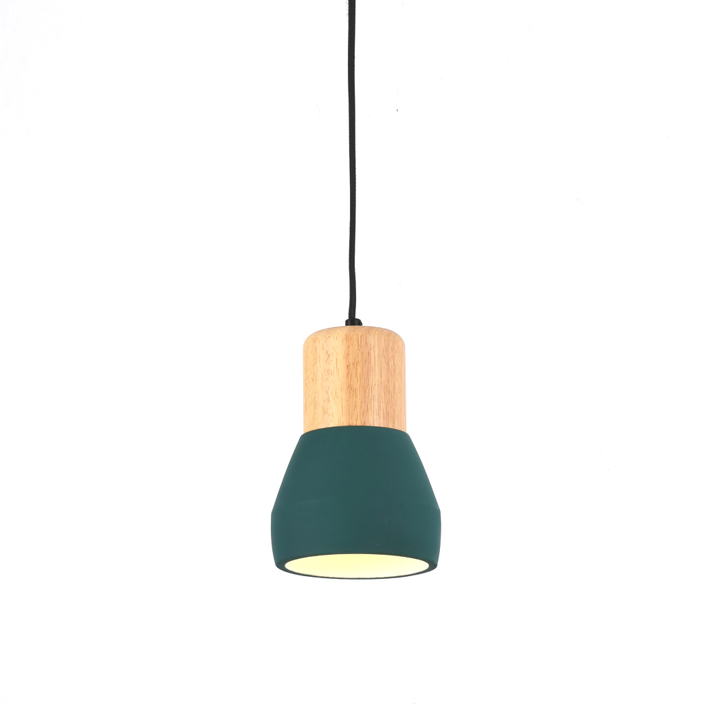 Pepe Ø13 Vihreä ikkunavalaisin valmistajalta Nordic Lighting - Puun ja betonin yhdistelm&auml; antaa vankan ja samalla l&auml;mpim&auml;n ilmeen, kun taas tummanvihre&auml;, mattav&auml;ri lis&auml;&auml; rauhallisen ja trendikk&auml;&auml;n tunnelman.