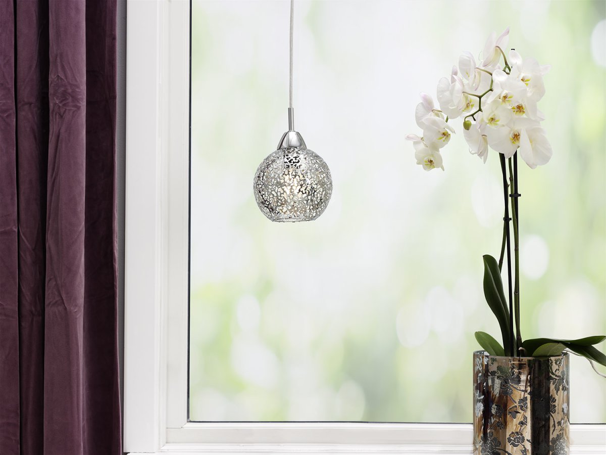 Etsy Ø13 Kromi ikkunavalaisin valmistajalta Cottex - Metallinen Etsy-ikkunavalaisin on kaunis ja yksityiskohtainen valaisin, joka tarjoaa ainutlaatuisen valon leikin huoneeseen.