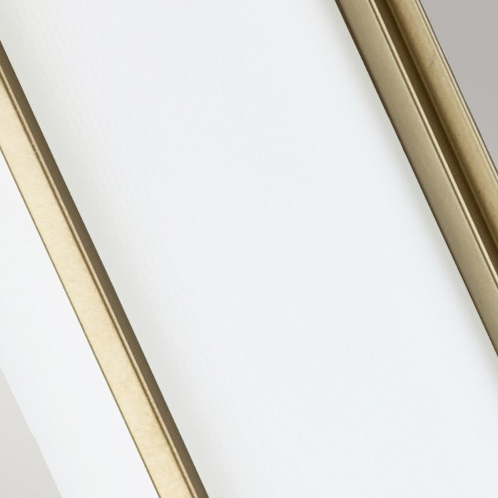 Fusion 43cm Messinki seinävalaisin valmistajalta Elstead Lighting - Valaisimessa on suorakaiteen muotoinen seinälevy ja sarja ulkopuikkoja, jotka pitävät sylinterimäistä kehystä.