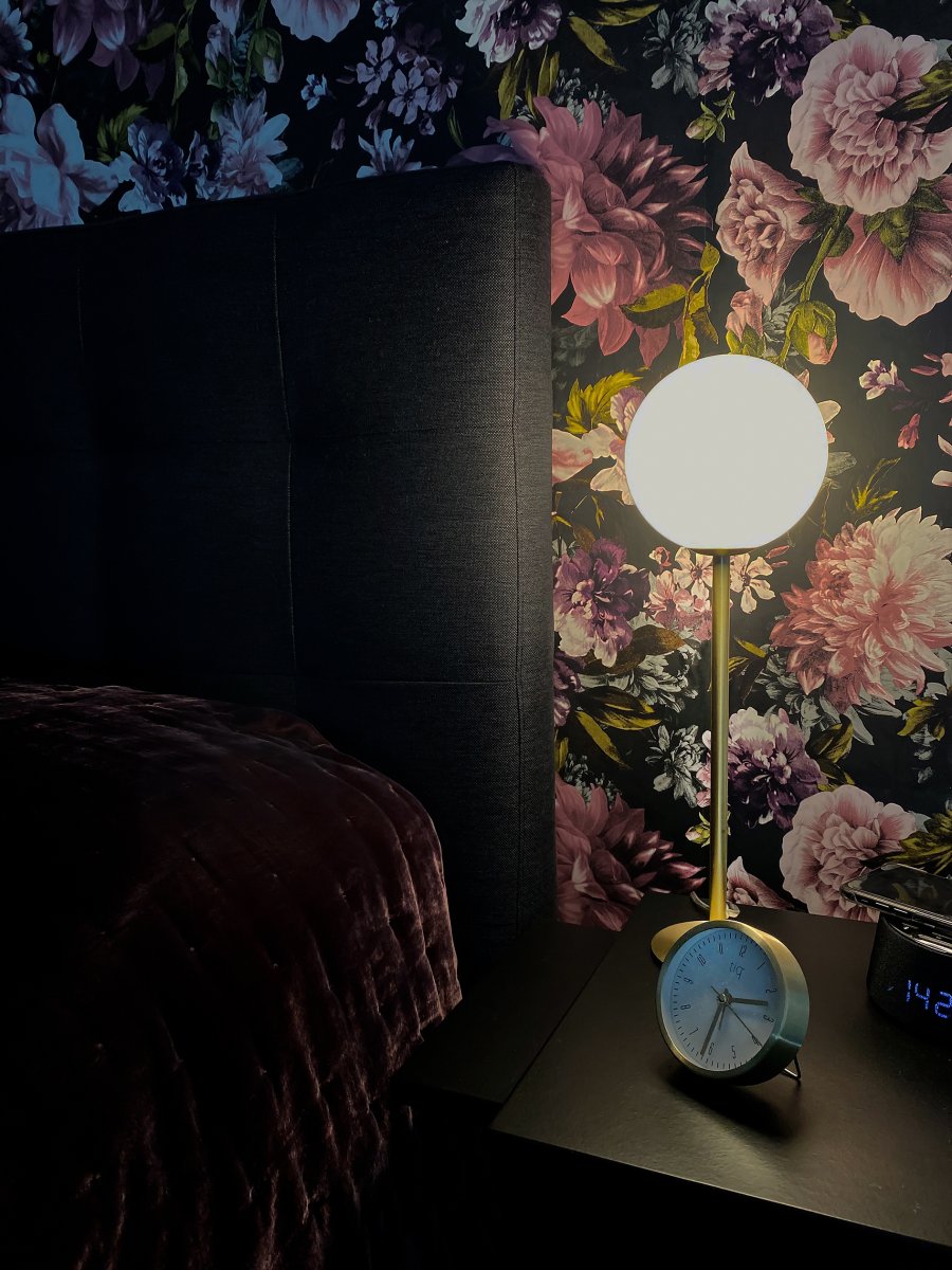 Molekyl 43cm Matta messinki pöytävalaisin valmistajalta Aneta Lighting - Molekyl on tyylik&auml;s ja moderni p&ouml;yt&auml;valaisin, jossa yhdistyv&auml;t tyyli ja toimivuus.
