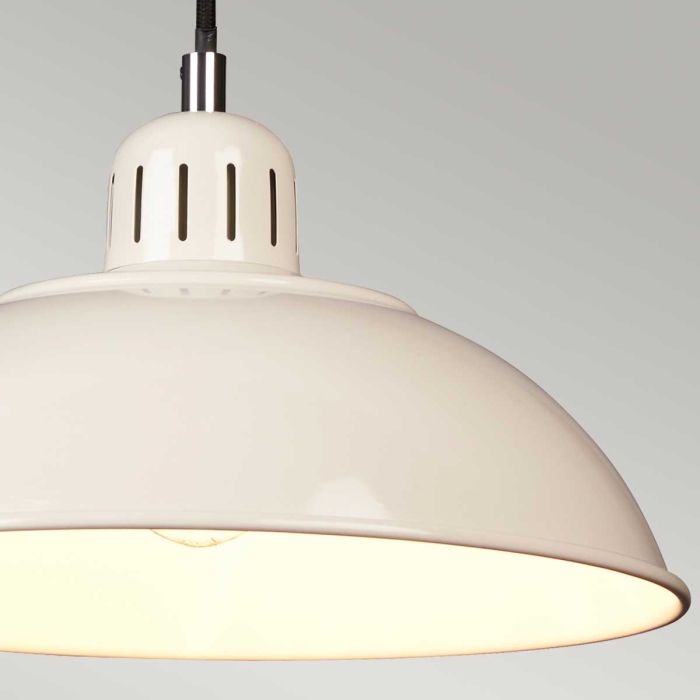 Franklin Ø30 Kermanvalkoinen kattovalaisin valmistajalta Elstead Lighting - Den vita insidan av sk&auml;rmen ger en klar och bra ljusspridning.