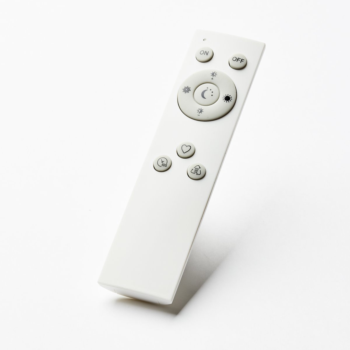 Sorell Ø42 Valkoinen plafondi valmistajalta Brilliant - Valkoisessa varjostimessa on integroitu LED, jonka kirkkaus on 2900 lumenia ja jota voi himment&auml;&auml; mukana tulevalla kaukos&auml;&auml;timell&auml;.