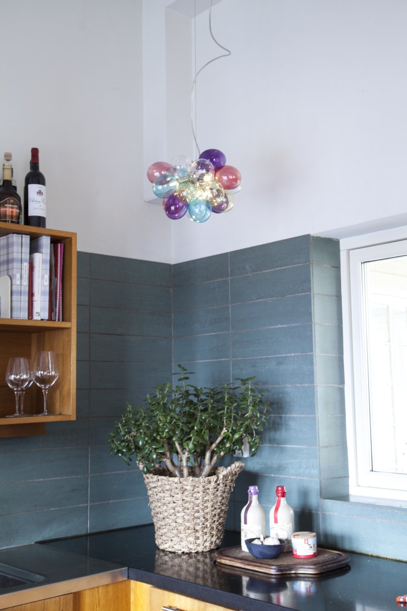 Gross Ø30 Monivärinen kattovalaisin valmistajalta By Rydéns - Kuten nimest&auml; voi p&auml;&auml;tell&auml;, t&auml;m&auml; on pienempi variantti Gross-kattovalaisimista, jonka halkaisija on 30 senttimetri&auml;.