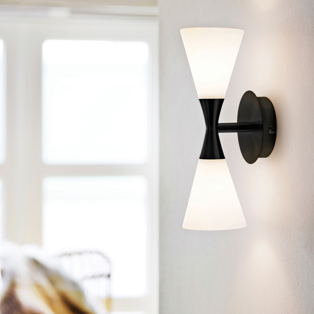 Harlekin duo Matta musta seinävalaisin valmistajalta Herstal - Harlekin Duo on tyylik&auml;s ja tyylik&auml;s sein&auml;valaisin.