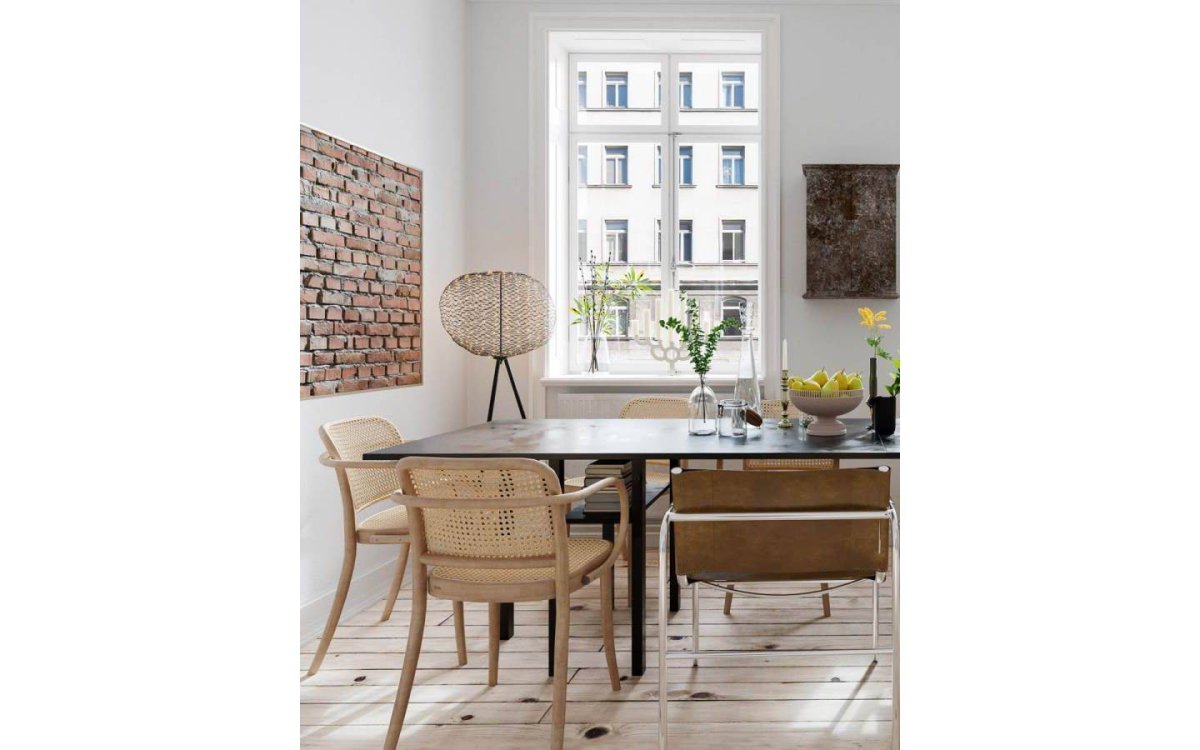 Hayden Musta lattiavalaisin valmistajalta By Rydéns - Valaisin on himmennett&auml;v&auml;, himmennin on asennettu 350 cm pitk&auml;&auml;n johtoon.