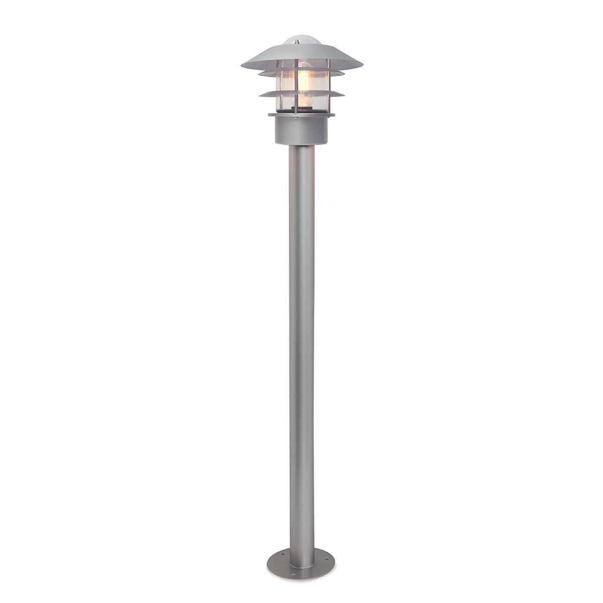 Helsingor 100cm Hopea pylväsvalaisimet valmistajalta Elstead Lighting - Tillverkad av rostfritt st&aring;l i silverfinish och glas, erbjuder den en slitstark och v&auml;derbest&auml;ndig konstruktion som &auml;r perfekt vid uppfarter, entr&eacute;er eller tr&auml;dg&aring;rdsg&aring;ngar.