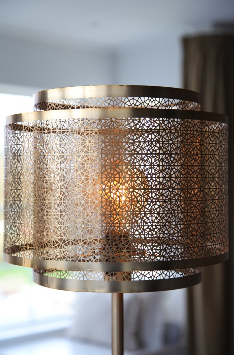 Hermine Matta messinki lattiavalaisin valmistajalta By Rydéns - Hermine-lattiavalaisin antaa kotiisi kauniin harmonian ja l&auml;mpim&auml;n kodikkaan tunnelman.