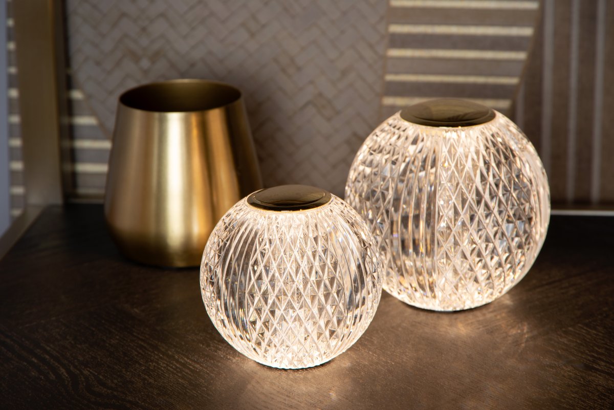 Cintra 9cm Läpinäkyvä Siirrettävä valmistajalta Lucide - Valaisimessa on integroitu LED-valo ja siin&auml; on kolmivaiheinen himmennin, jota on helppo ohjata yl&auml;osassa olevalla kosketuksella.