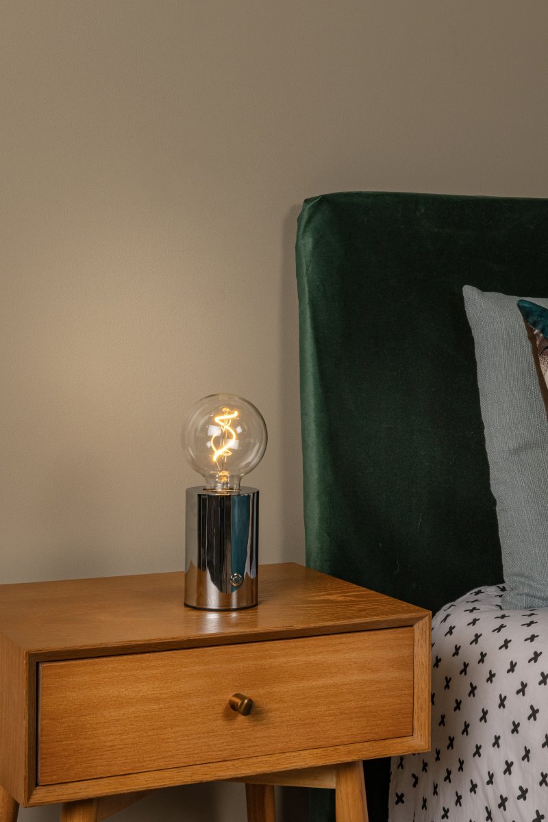 Vivo 23cm Kromi Siirrettävä valmistajalta Lucide - Valaisimessa on sis&auml;&auml;nrakennettu akku, ja se tarjoaa jopa 6 tuntia valoa t&auml;yden latauksen j&auml;lkeen.