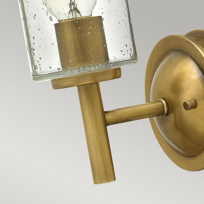 Collier 26cm Antiikki messinki seinävalaisin valmistajalta Elstead Lighting - Gjutna knappar, g&aring;ngj&auml;rn och st&auml;nger i en finish av klassisk m&auml;ssing ger en sofistikerad elegans som &auml;r b&aring;de modern och tidl&ouml;s.
