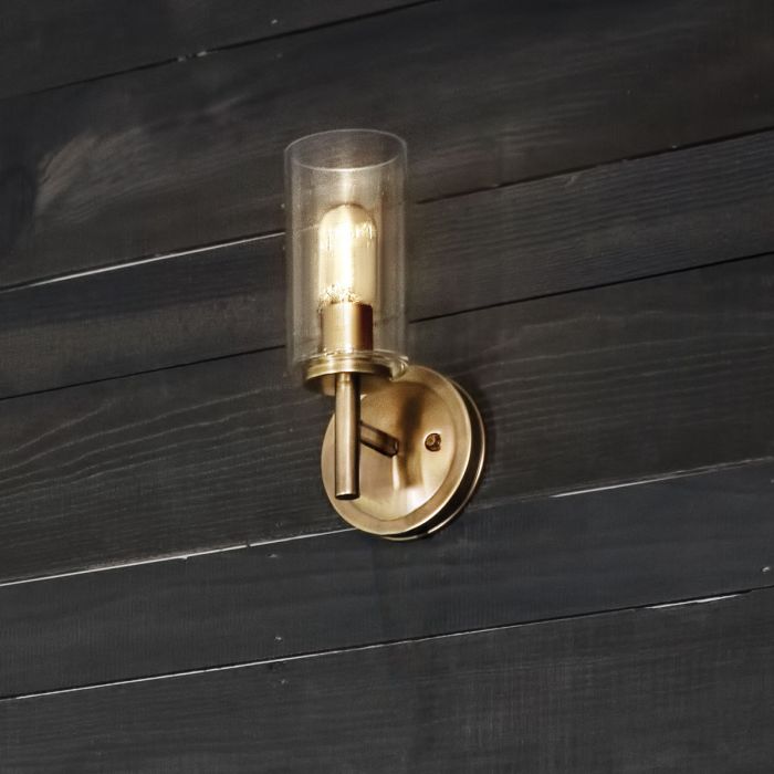 Collier 26cm Antiikki messinki seinävalaisin valmistajalta Elstead Lighting - Gjutna knappar, g&aring;ngj&auml;rn och st&auml;nger i en finish av klassisk m&auml;ssing ger en sofistikerad elegans som &auml;r b&aring;de modern och tidl&ouml;s.