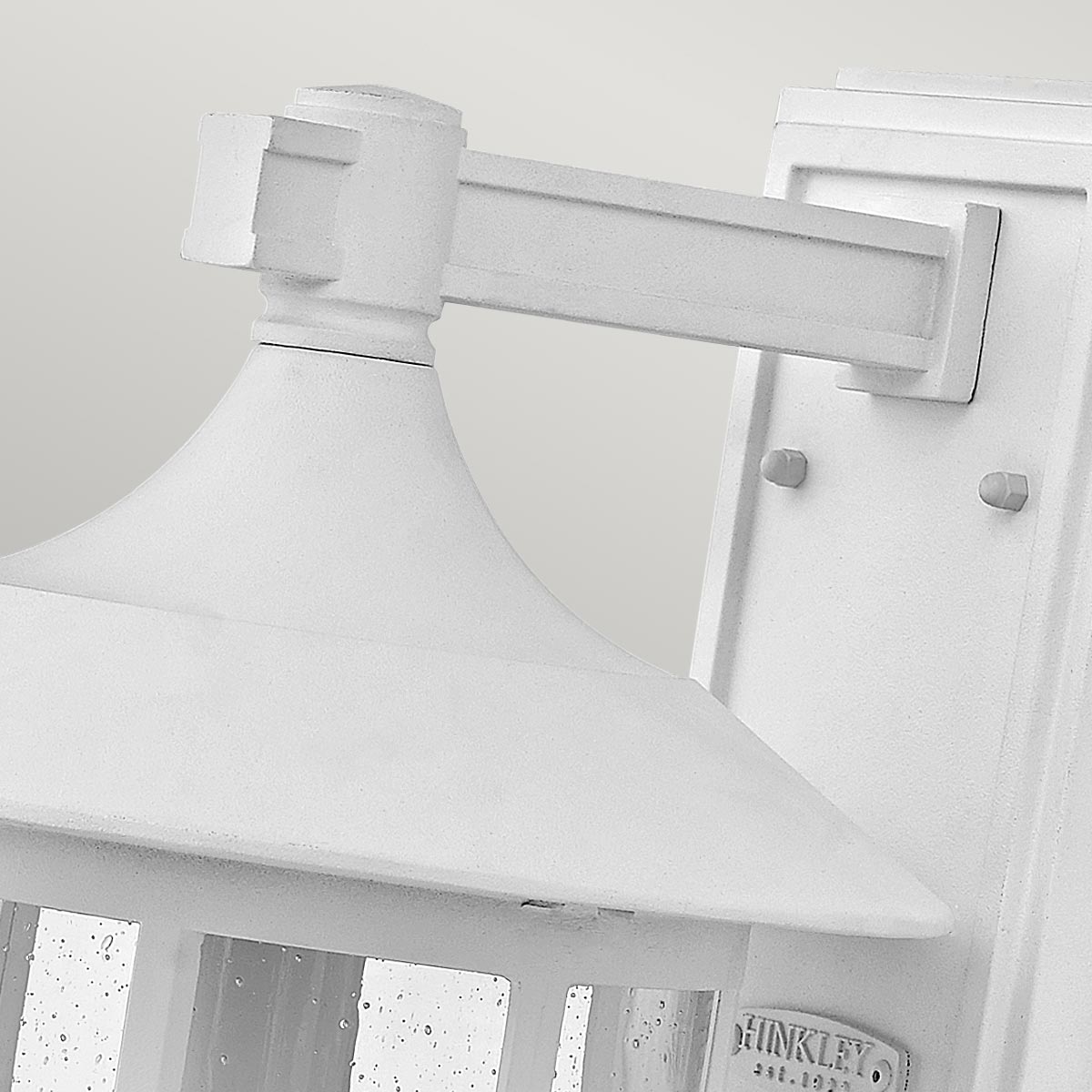 Freeport 40cm Valkoinen ulkovalo valmistajalta Elstead Lighting - IP44-luokituksensa ansiosta Freeport on suojattu sateelta ja kosteudelta, joten se sopii erinomaisesti sisäänkäyntiin, julkisivuihin ja patioihin.