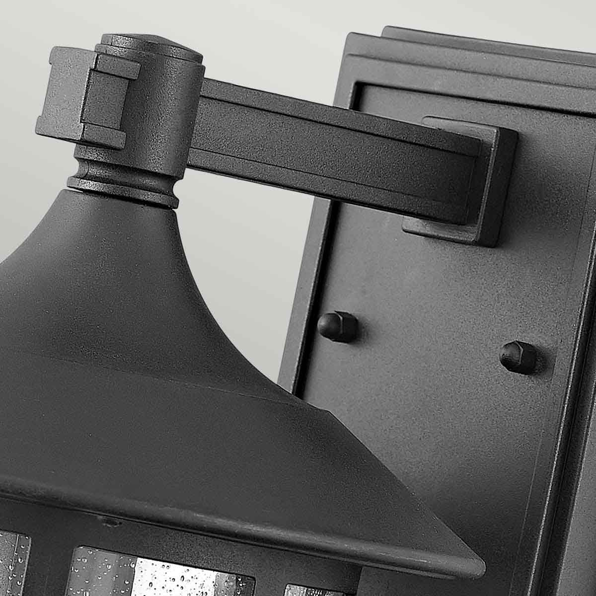 Freeport 30cm Musta ulkovalo valmistajalta Elstead Lighting - IP44-luokituksensa ansiosta Freeport on suojattu sateelta ja kosteudelta, joten se sopii erinomaisesti sisäänkäyntiin, julkisivuihin ja patioihin.