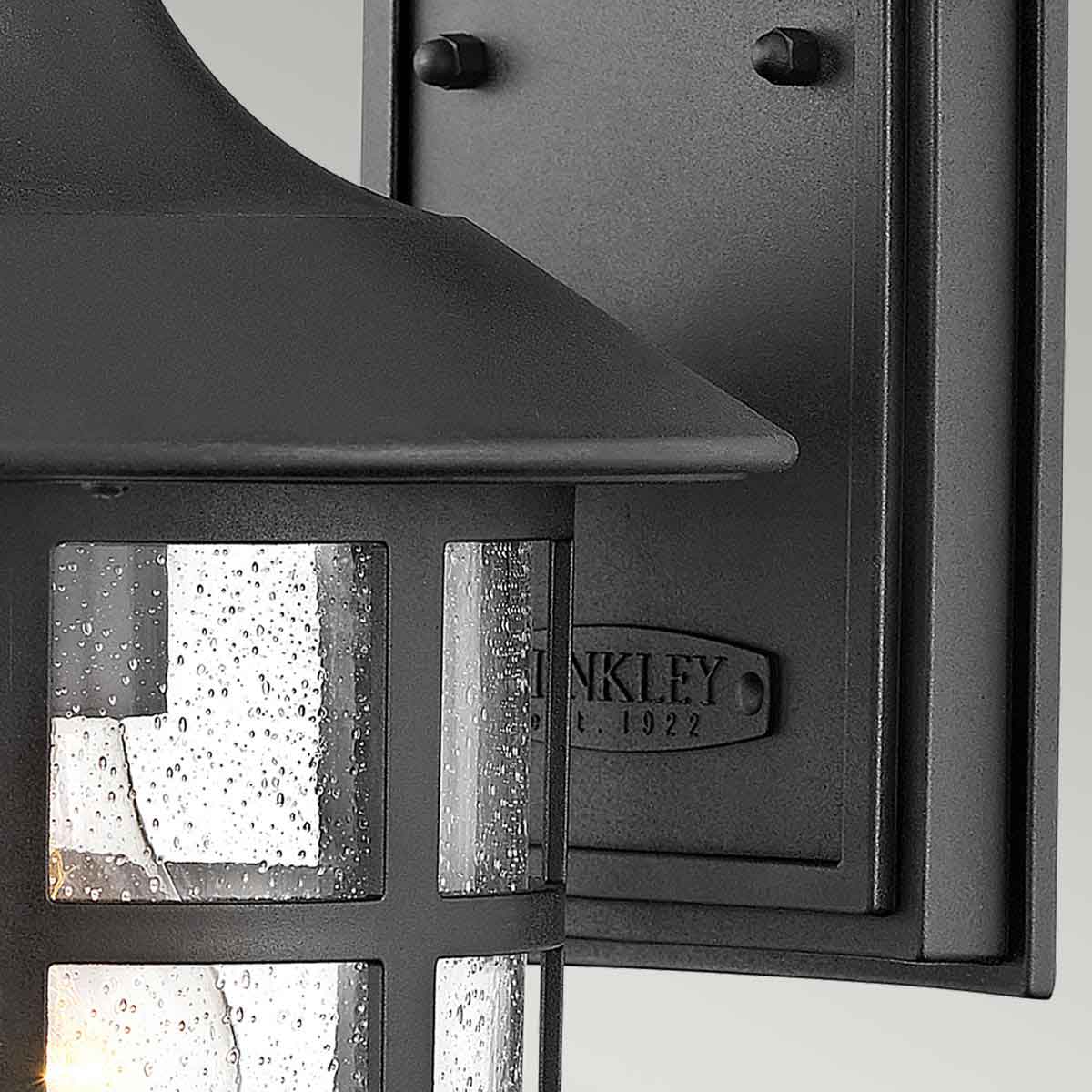 Freeport 30cm Musta ulkovalo valmistajalta Elstead Lighting - IP44-luokituksensa ansiosta Freeport on suojattu sateelta ja kosteudelta, joten se sopii erinomaisesti sisäänkäyntiin, julkisivuihin ja patioihin.