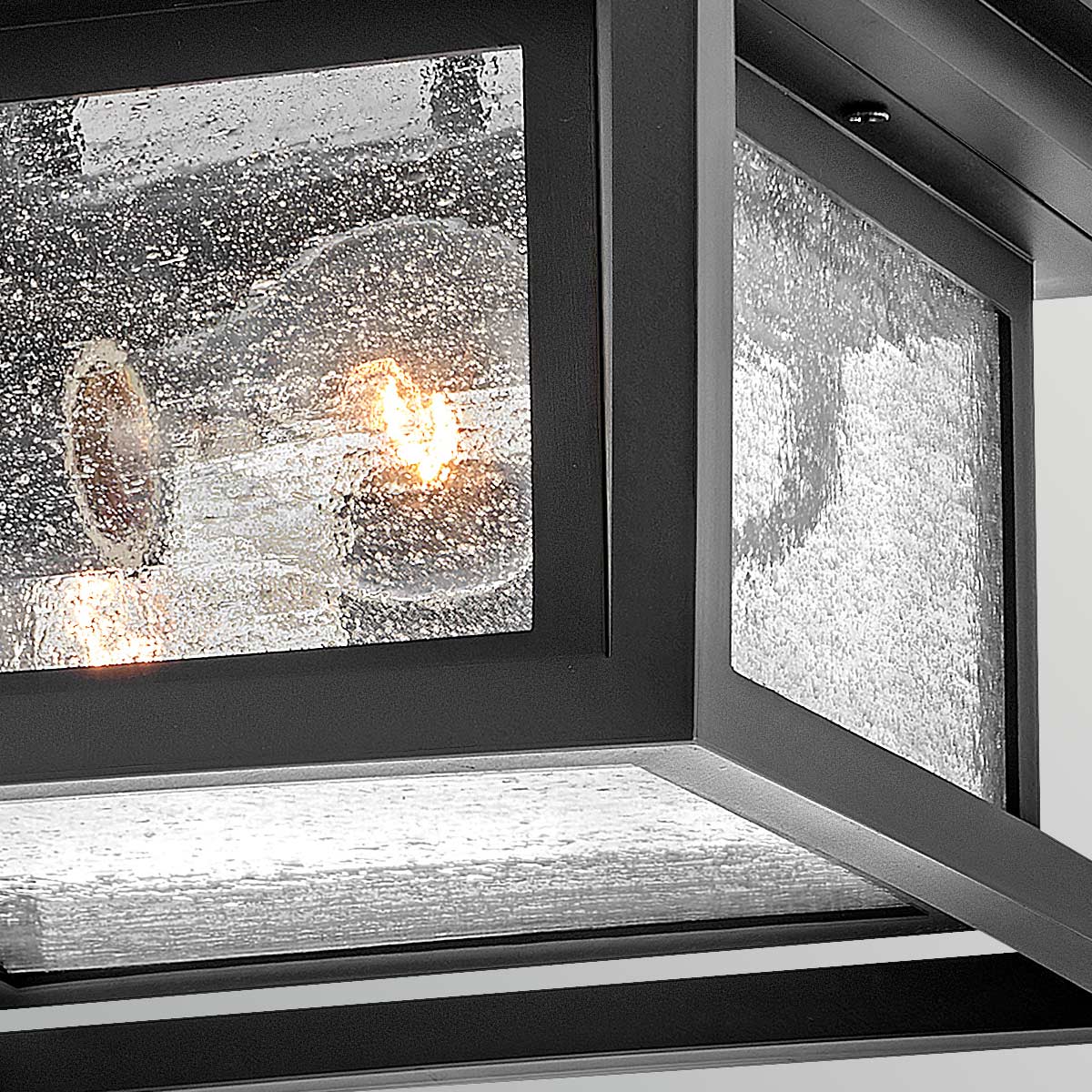 Republic 28cm Musta valmistajalta Elstead Lighting - Valaisin on valmistettu mustasta, s&auml;&auml;nkest&auml;v&auml;st&auml; komposiittimateriaalista ja k&auml;sitelty haalistumisen, ruosteen ja korroosion est&auml;miseksi.