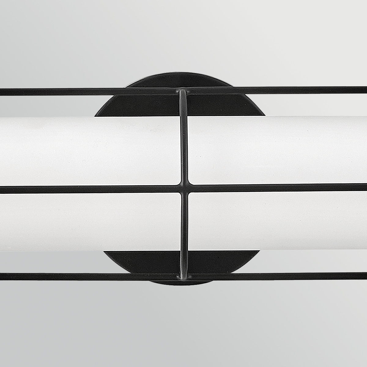 Saylor 60cm Musta kylpyhuoneen valaisin valmistajalta Elstead Lighting - Valaisin on valmistettu metallista, jossa on mattapinta ja pitk&auml;nomainen opaalilasi, joka levitt&auml;&auml; tasaista ja hienoa valoa.