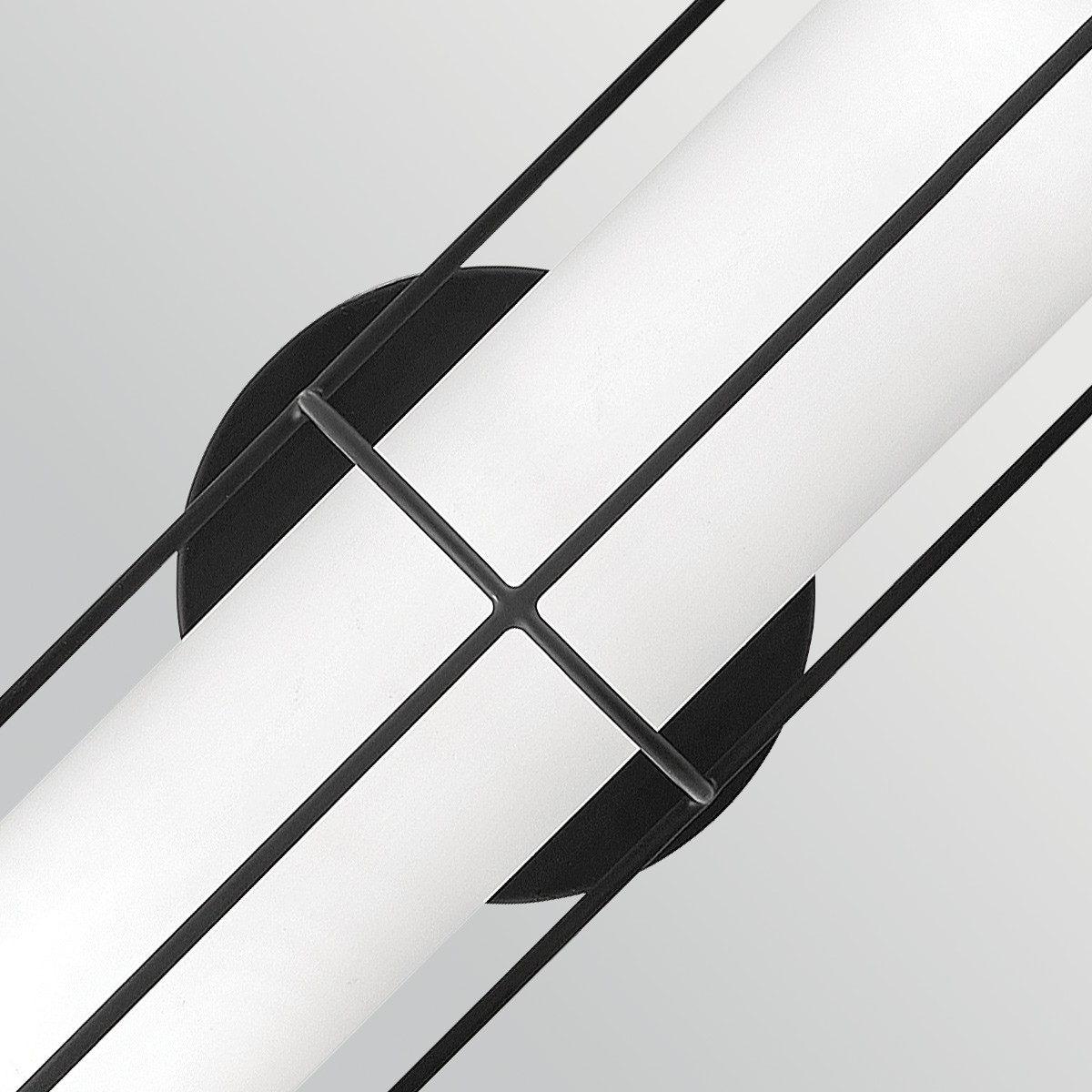 Saylor 43cm Musta kylpyhuoneen valaisin valmistajalta Elstead Lighting - Valaisin on valmistettu metallista, jossa on mattamusta viimeistely, ja siin&auml; on pitkulainen opaalilasi, joka levitt&auml;&auml; tasaista ja hienoa valoa.