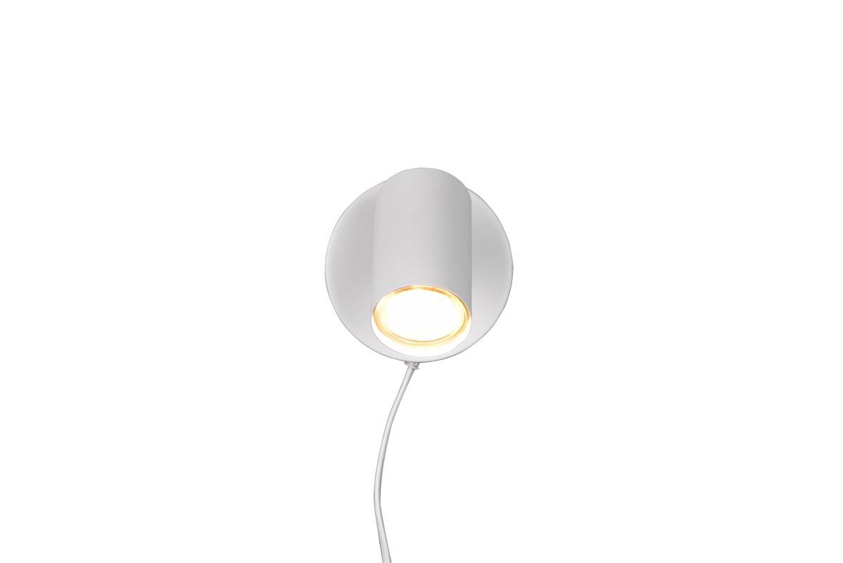 Marlina Valkoinen lukulamppu valmistajalta Trio Lighting - Kääntyvä kohdevalo voidaan suunnata tarpeidesi mukaan, kun taas seinälevyn koko on 12x12 cm.